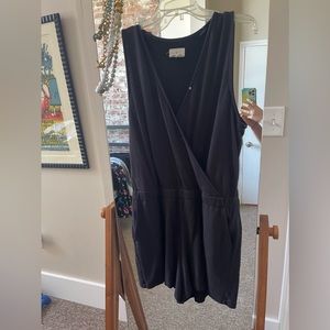 Lou & Grey Size L Signature Soft black sleeveless romper